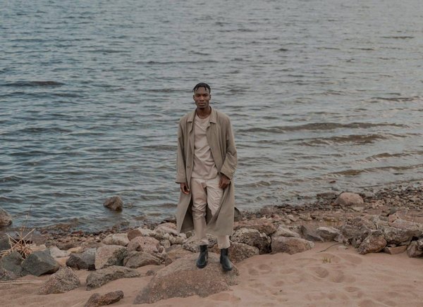 The art of wearing a maxi coat without looking overwhelmed